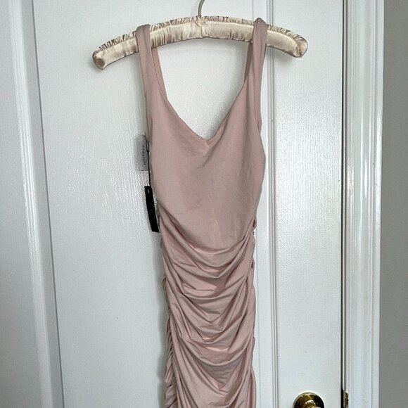 aritzia - babaton bodycon scrunch dress - Picture 3 of 3